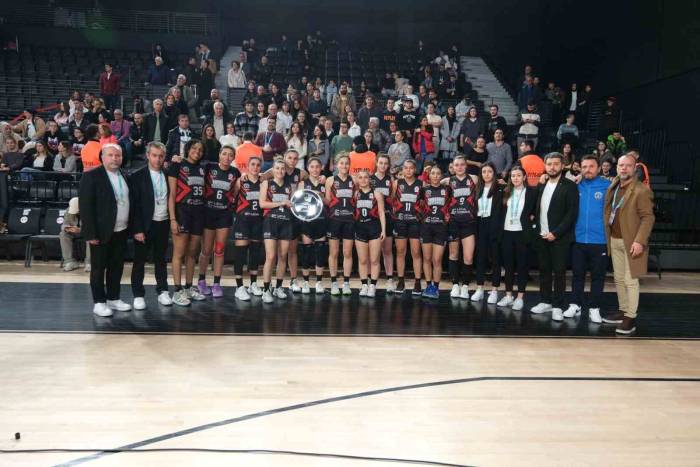 Manisa’nın Tek Kadın Basketbol Takımından Büyük Başarı