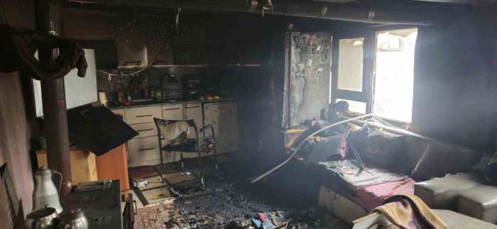 Balıkesir’de Yanan Ev Küle Döndü