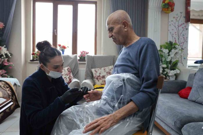 Büyükşehir Belediyesi Ücretsiz Evde Kişisel Bakım Hizmetleri İle Yüzleri Güldürüyor