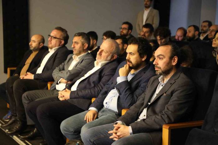 Esenler Medya Akademisi’nde Mezuniyet Heyecanı