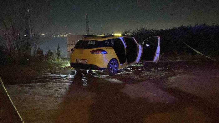 Taksici Yol Kenarında Boğazı Kesilmiş Halde Bulundu