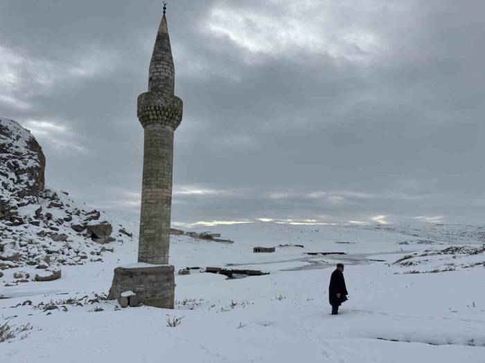 Ağrı’daki Cami Minaresi Yazıcı Barajı’nın Simgesi Oldu