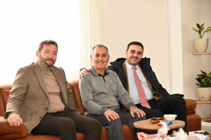 Başkan Özlü, Umre Ziyaretini Gerçekleştiren Hemşehrileriyle Buluştu