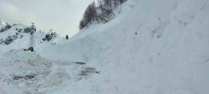 Artvin’in Macahel Geçidi’nde Kar Çilesi
