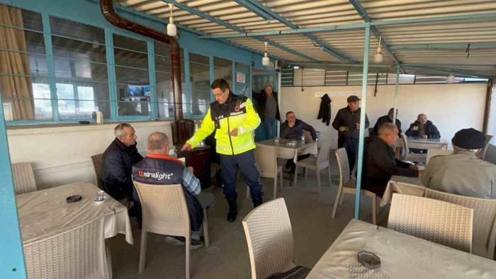 Jandarma, Traktör Sürücülerini Bilgilendirdi