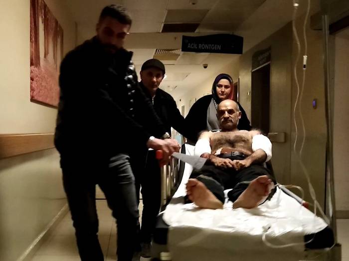 Ağaç Soyma Makinesine Kollarını Kaptırdı