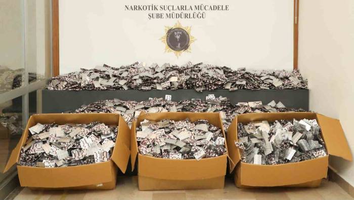 Samsun’da Araç İçinde 184 Bin Adet Uyuşturucu Hap Ele Geçirildi