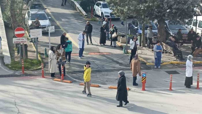 Deprem Bursa’da Paniğe Yol Açtı.. Deprem Anı Kamerada