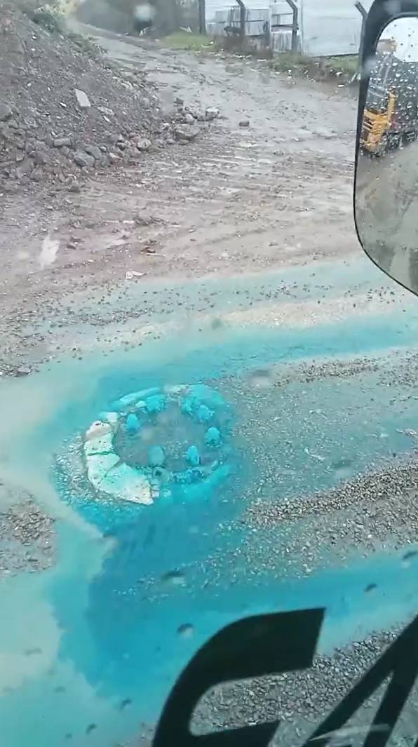 Yalova’da Rögardan Taşan Mavi Renkli Su Gıda Boyası Çıktı