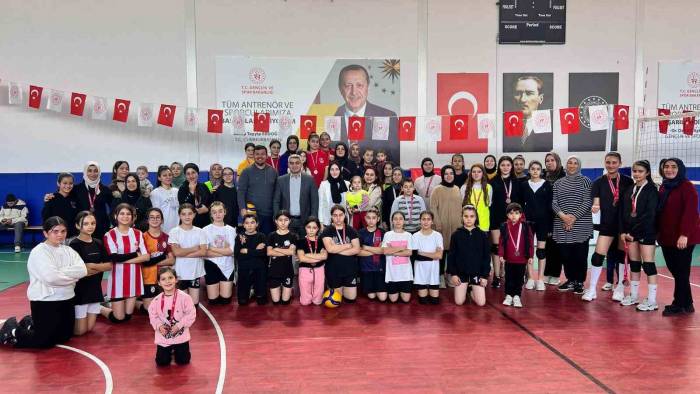Tomarza’da ’anne Ve Kızları Voleybol Turnuvası’ Dolu Dolu Geçti