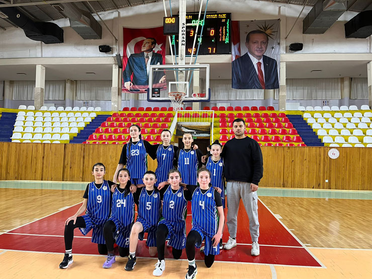 caykur-rizespor-u14-kiz-basketbol-takimi-foto.jpg