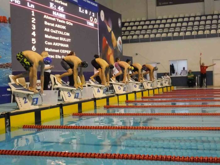 Yüzmede 2 Elazığlı Sporcu Milli Takıma Seçildi