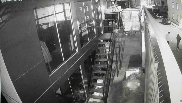 Arnavutköy’deki Cinayetin Güvenlik Kamerası Görüntüleri Ortaya Çıktı