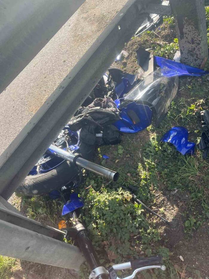 Bariyere Çarpan Motosikletin Sürücüsü 3 Günlük Yaşam Mücadelesini Kaybetti