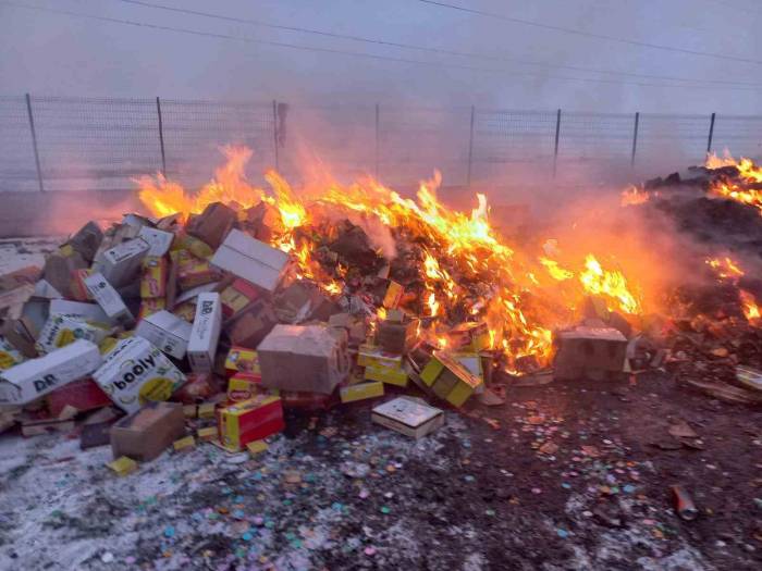 Ağrı’da 23 Kamyon Dolusu Güvenilir Olmayan Gıda Ürünü İmha Edildi