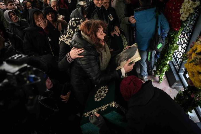Kadıköy’de Bıçaklanarak Öldürülen İtalyan Şefin Oğlu Son Yolculuğuna Uğurlandı