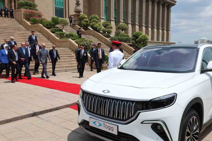 Cumhurbaşkanı Erdoğan, Malezya Başbakanı İbrahim’ Togg Teslim Etti