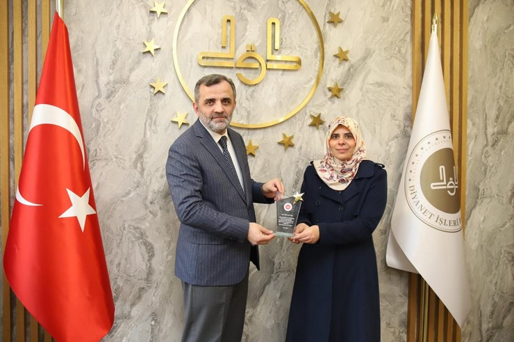 rize-muftulugunden-vildan-kalkavan-bursaya-kuran-egitim-merkezi-muduru-olarak-atandi-1.jpg