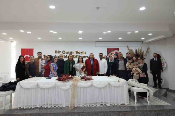 Keçiören Belediye Başkanı Özarslan Nikahlarını Kıydı, Çiftler Karaoke Yaptı