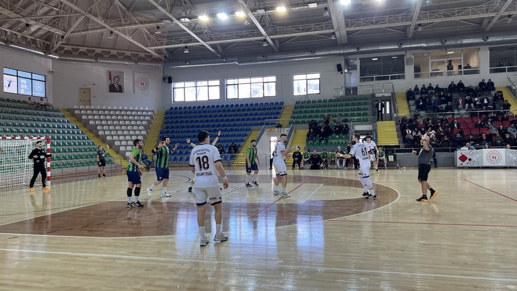 rize-belediyespor-2024-2025-hentbol-sezonu-erkekler-super-ligi-vedat-pars-sezonunun-17-haftasinda-sahasinda-oynadigi-macta-trabzon-bbskya-37-35-yenildi-5.jpg