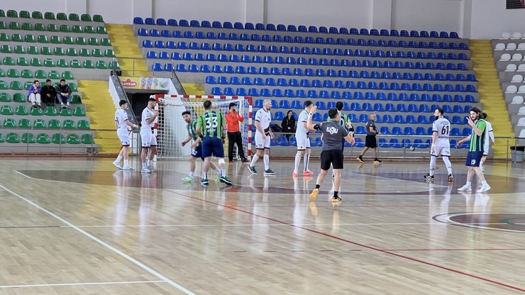 rize-belediyespor-2024-2025-hentbol-sezonu-erkekler-super-ligi-vedat-pars-sezonunun-17-haftasinda-sahasinda-oynadigi-macta-trabzon-bbskya-37-35-yenildi-7.jpg