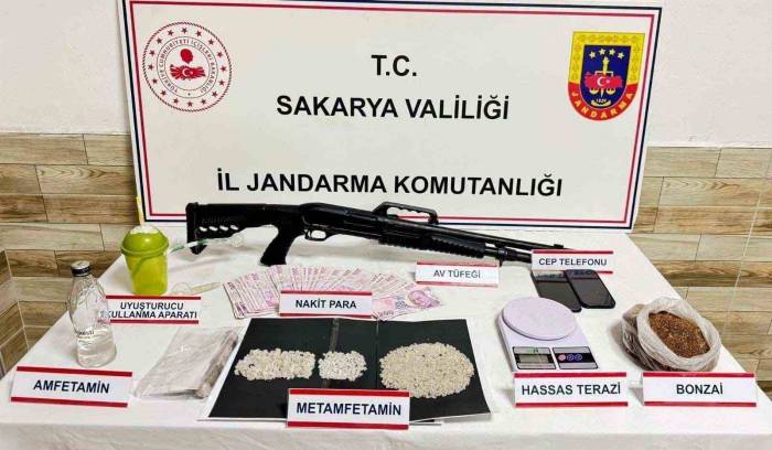 Sakarya’da Uyuşturucu Operasyonları: 3 Tutuklama