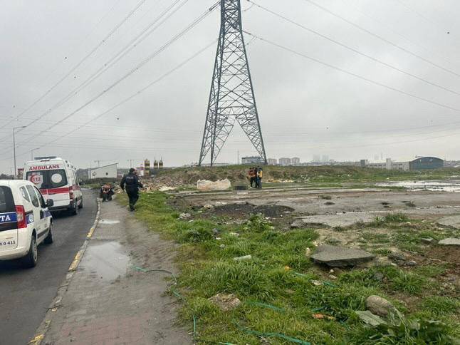 Esenyurt’ta Boş Arsada Erkek Cesedi Bulundu