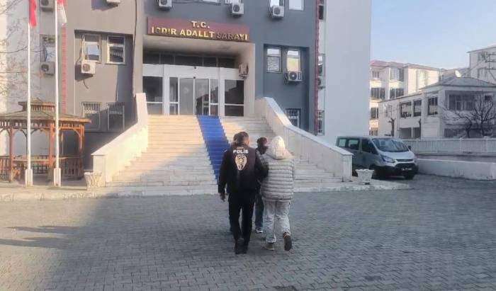 Iğdır’da Çocukların Müstehcen Görüntülerini İzleyen Ve Bulunduranlar İle Yasa Dışı Bahis Reklamı Yapan Fenomenlere Operasyon