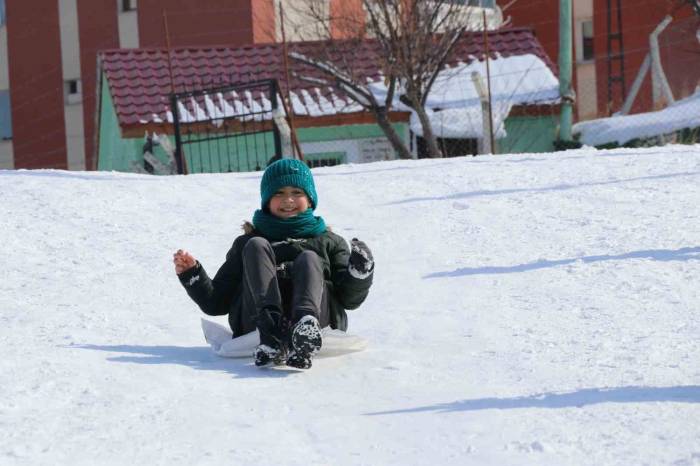 Sivas’ta Karın Tadını Çocuklar Çıkardı