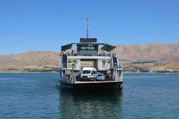 Başkan Vural, "Pertek Köprüsü İçin Etüt Çalışmaları Yapılıyor"