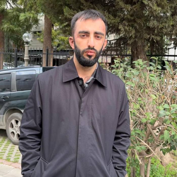 Başıboş Köpekler, Çocuğuna Bez Almaya Giden Vatandaşa Saldırdı