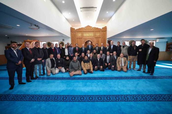 Tbmm Başkanı Kurtulmuş, Nagoya’daki Cami Derneklerinde Türk Vatandaşlarıyla Bir Araya Geldi