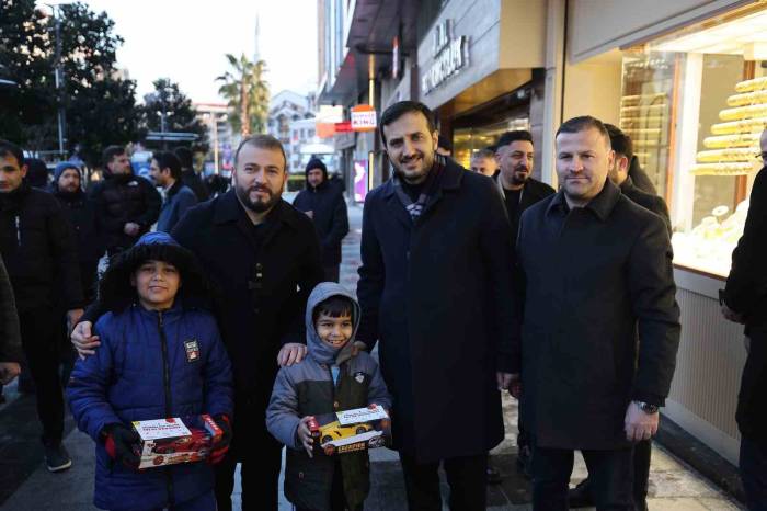 Ak Parti İstanbul İl Başkanı Özdemir’e Vatandaştan Yoğun İlgi