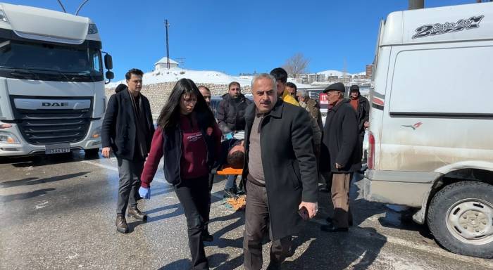 Yüksekova’da Trafik Kazası: 2 Yaralı