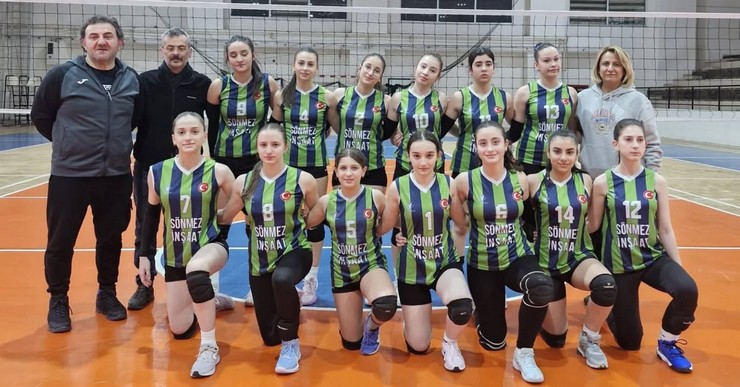 rize-fatih-orta-okulu-kiz-voleybol-takimi-2.jpg