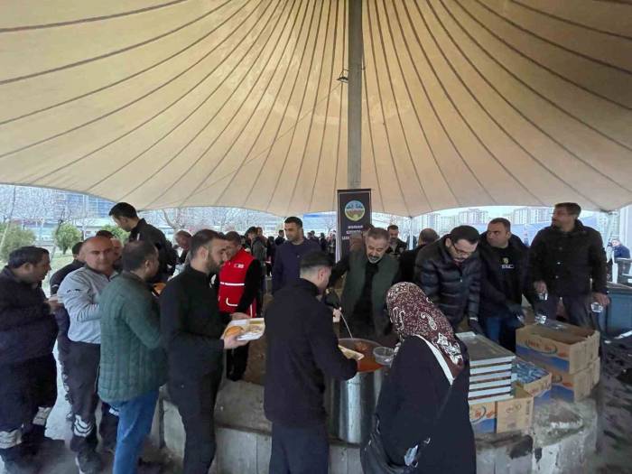 Bingöl’de Her Gün 2 Bin Kişiye İftar Yemeği Veriliyor
