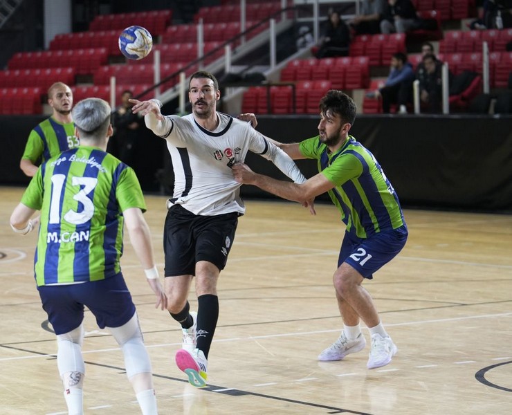 rize-belediyespor-hentbol-erkekler-super-lig-18-hafta-erteleme-macinda-deplasmanda-besiktasa-48-24-yenildi-2.jpg