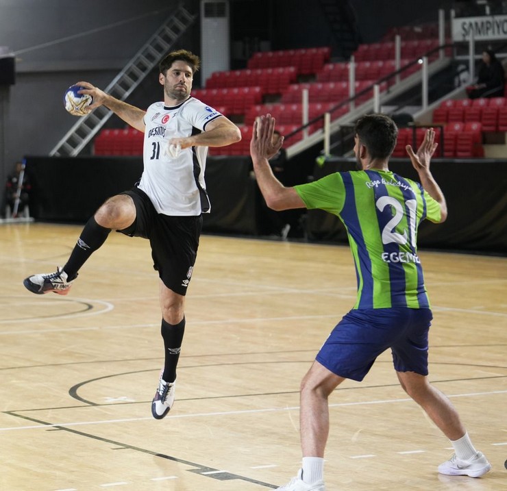 rize-belediyespor-hentbol-erkekler-super-lig-18-hafta-erteleme-macinda-deplasmanda-besiktasa-48-24-yenildi-6.jpg