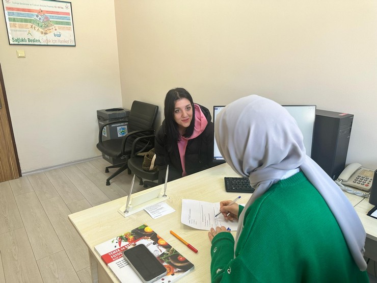 rizede-fazla-kilolarindan-kurtulmak-ve-saglikli-bir-yasama-adim-atmak-isteyen-vatandaslar-birinci-basamak-saglik-tesislerinde-diyetisyen-kontrolunde-sunulan-beslenme-dani-4.jpg