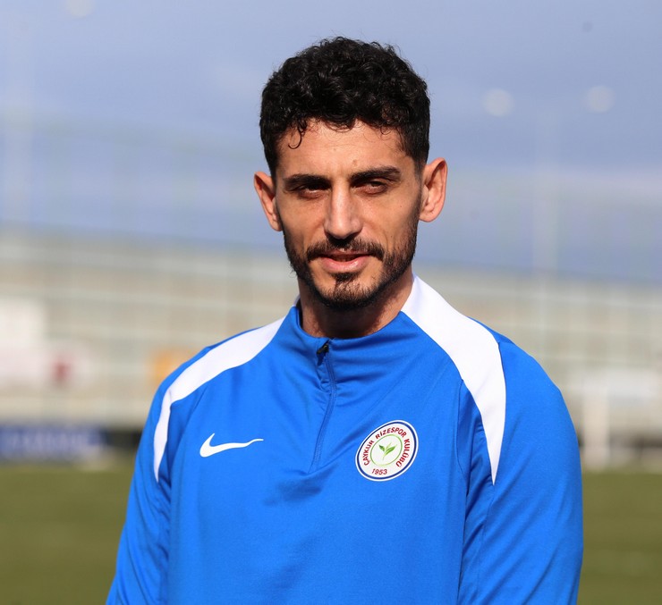 samet-akaydin-caykur-rizesporlu-futbolcu-1.jpg