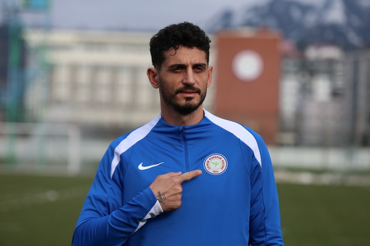 samet-akaydin-caykur-rizesporlu-futbolcu-3.jpg