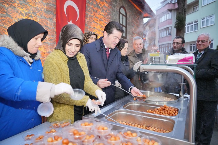 trabzonda-ortahisar-belediyesi-mahallelerde-iftar-sofralari-kuruyor-7.jpg