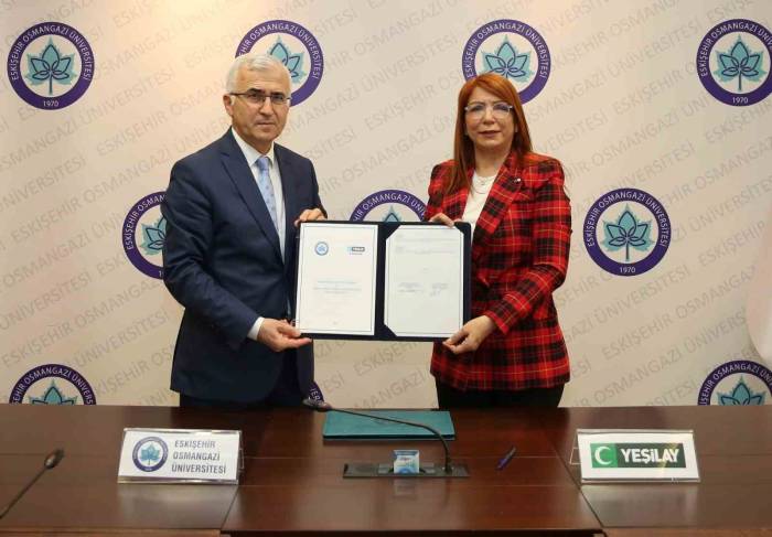 Esogü İle Türkiye Yeşilay Cemiyeti Eskişehir Şubesi Arasında İş Birliği Protokolü