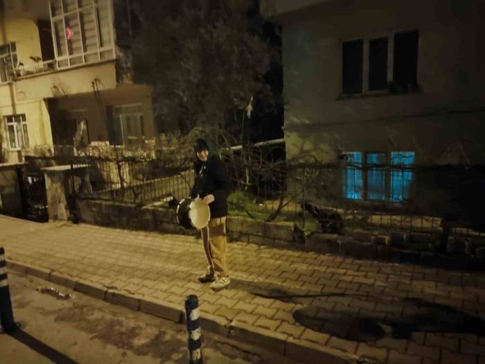 12 Yaşındaki Mustafa Harçlıklarıyla Davul Aldı, Muğla’yı Ramazan Geleneğine Kavuşturdu