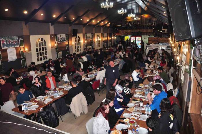 Kars’ta 10 Bin Aileye Ramazan Desteği