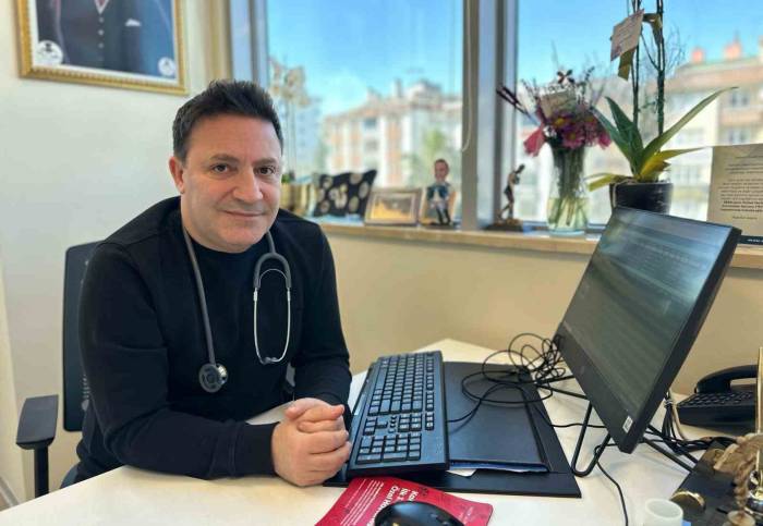 Profesör Özkaya Açıkladı: "Artan Ani Genç Ölümlerinin Sebebinin Kovid-19 Olduğu Kanıtlandı"