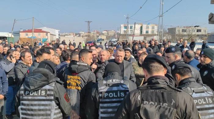 Sultangazi’de Mahalle Sakinlerinden İbb’ye Mezarlık Tepkisi