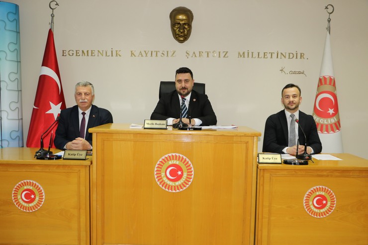 ak-parti-rize-milletvekili-muhammed-avci-rize-il-genel-meclisini-ziyaret-ederek-mart-ayi-olagan-toplantilarinin-son-birlesimine-katildi-2.jpg