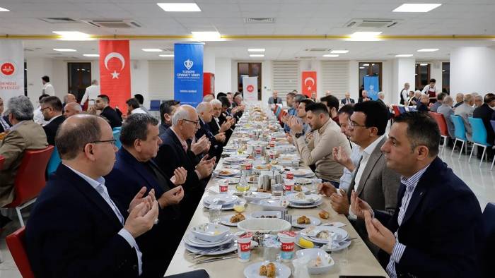 İftar Sofrası ‘İyilik Yolunda Kardeşlik Köprüsü’ İçin Kuruldu