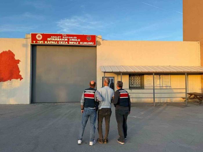 Diyarbakır’da Cinayet Ve Uyuşturucu Suçlarından Aranan 4 Zanlı Yakalandı